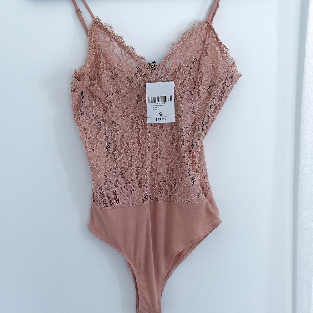 NEW Millenial Pink Lace Bodysuit Forever 21 Size Small